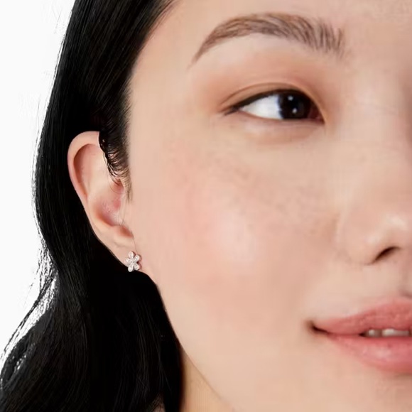 kate spade gleaming gardenia flower studs - Picture 2 of 6